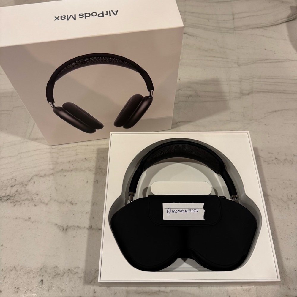 Apple AirPods Max Space Gray + Case and Silicone Covers